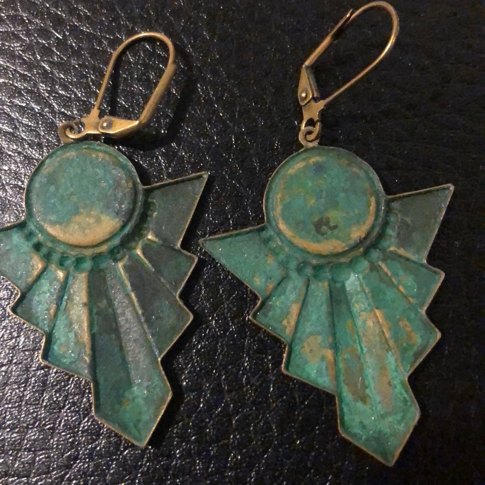 Rustic Abstract Arrowhead Shaped Earring - Picture 5 of 5